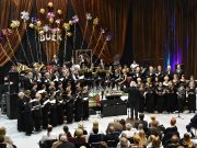 Óévbúcsú fúvósokkal, néptánccal, énekkel…