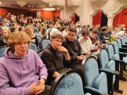 Színházban a Pollák!…