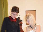 A kifutóról múzeumba mentek Panka gyöngyei…