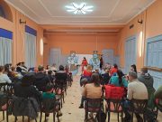 Elkezdődött a bábelőadás a Szecessziòs Házban. :)…