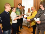 Gyöngyhajú lány…