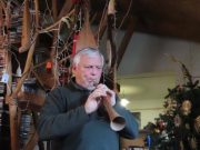 A csongrádi Csák László hangszermúzeumot csinált az otthonából