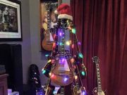 Credit to Kris Blakely – JB Superfan and the inventor of the „GibsonTree”
-JB…