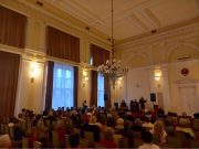 Hűvösvölgyi Ildikó előadása elkezdődött a Megyeházán!…