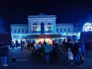 Utcabálon köszöntötték az új évet…