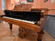 Visszakerült Szentesre a több mint 120 éves bárzongora…