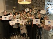 „A jövő bajnokai ti vagytok!” – A legsikeresebb évét zárta az úszóklub…