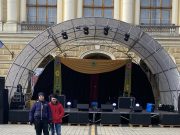 A vásározók lassan készen állnak a Kossuth téren!…