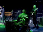 Doug Henthorn joins Joe Bonamassa to perform Led Zeppelin’s – „Tea for One”
Wa…