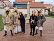 Megérkeztek a busòk is. :) 16 òrakor kezdődik a felvonulás….