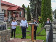 A helyi önkormányzattal közösen – koszorúzással egybekötve – emlékeztünk meg Tis…