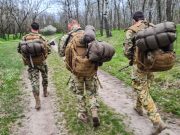 Alakulatunk négy katonája a múlt előtt tisztelegve teljesítette a Magyar Honvéds…