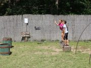 Míg a nyári szünet a kisfiúknak és kislányoknak a felhőtlen boldogság időszaka, …