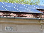 A sportcsarnok megmentett napelemei kerültek fel a Farkas Antal utcai óvoda épül…