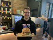 Az óriás hamburger és a hozzá vezető út…