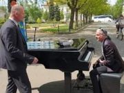 Guruló zongora Szentesen…