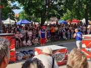 Hege show-biciklis akrobaták bemutatòja :)…