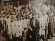 Mindig kitalált valamit, hogy példát mutasson…