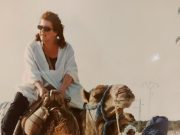 „Mi jöttünk le utolsóként a füstölő Eiffel-toronyból” – Február 21. az Idegenvez…