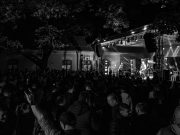 GALÉRIA Telt házas koncertet adott a Megyeháza udvarán a Tankcsapda. Sebők Tamá…