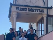 “Tudod, mi a virág?
A földnek jósága;
Tudod, mi a jóság?
A lélek virága.”…