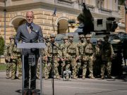 Embert várunk a vasra!…