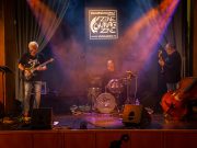 Sebők T. #ZeneVilágZene #HangversenyközpontSzentes #ÉletÉrtékÉlmény #OnionTrio …