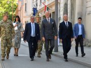 Szentesen járt a honvédelmi miniszter: „Embereket várunk a vasra!”…