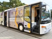 Szentesen járt az interaktív Petőfi-busz…