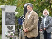 Tizenöt éve nyugszik Szentesen Koszta József…