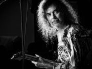 „Csodálatos dolgokat kaptam az Omegától…” – interjú Szekeres Tamás gitárossal