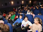 Jótékonysági filmvetítésen mozizott közel 150 rászoruló gyermek…