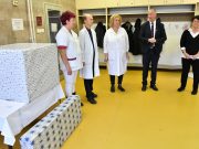 Karácsonyi ajándék a kórházi osztályoknak és a mentősöknek…