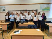 Sikeres ágazati alapvizsgát tettek a szépészeti ágazat estis leendő fodrász tanu…