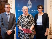 Kecsketejes szappan is készül az igazgató-helyettes „boszorkánykonyhájában”…