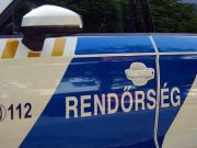 Elítélték a szentesi férfit, aki horogkeresztes zászlóval várta a Mikulást…