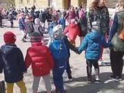 Megkezdődött a Kossuth téren a táncház Húsvét alkalmából :)…