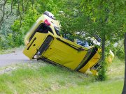 Egy személy sérült meg, amikor felborult egy autó a 451-es főúton Csongrád közel…