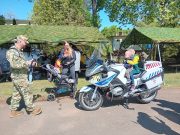 Ismét kitárta kapuit a szentesi laktanya a civilek elott. Látványos rendőrségi é…