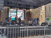 Szeretettel várunk mindenkit a Kossuth térre ZENEVONAT szuperkoncerte! :) A konc…