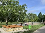 A gyönyörűen felújított Kurca-part mellé már csak egy igazán remek összművészeti…