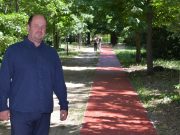 Új gumiszőnyeget kapott a futópálya…