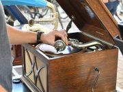 A Múzeumok Éjszakája gramofon lemezhallgatásra is csábít!…