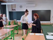 Június 25-én a 12. A (szépész) osztály minden tagja törzslapkivonatot vehetett …