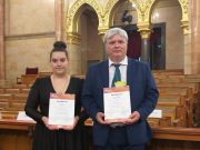 Május 20-án a Parlamentben oklevélben részesült Tóth Rita a Szakma Kiváló tanuló…