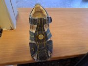 Az Ifjùsági Háznál találtuk ezt a fél pár kiscipőt. A portán átvehető. :)…