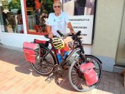 Elindult Párizsba Cseuz László…