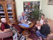 Klári képviseli Szentest…