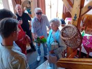 Fáradhatatlanul játszik és szinkronizál…