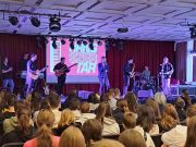 Általános iskolásokkal telt meg az Ifjùsági Ház ma délelőtt a Hangszertár intera…